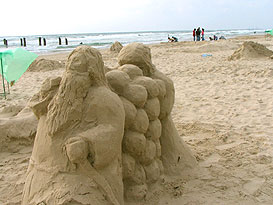 תחרות בניית ארמונות בחול בחוף בית ינאי