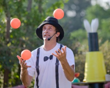 1022-purim-jugling.jpg פסטיבל אביב פורים - גן לאומי נמל קיסריה