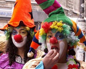 107399-PurimShpiel.jpg ככר ציון צהלה ושמחה