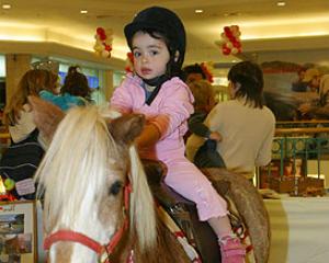 10788-kids-festival.jpg סוסים בקניון?