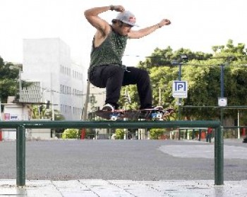 1586-boaz-fs-grind.JPG סדנה לסקייטרים מתחילים