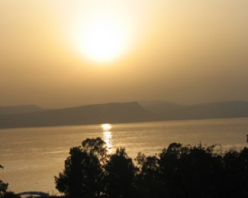 201406-kinneret-view.jpg צובעים את הכנרת בורוד