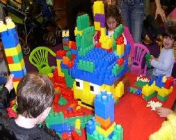 2024-Lego-Boulevard-Alrov.JPG פעילות פסח לילדים בשדרות ממילא