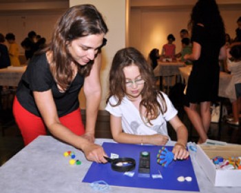 משפחות יוצרות בהשראת האמן חנוך פיבן - חווית קיץ בבית התפוצות