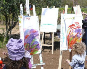 2909-kids-paint.jpg פעילויות לילדים בחווה של תל אביב
