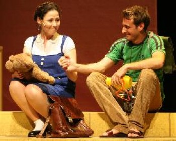 המצחיקה עם העגילים