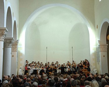 340576-abu-gosh-festival-2009.jpg חגיגות המוסיקה באבו גוש