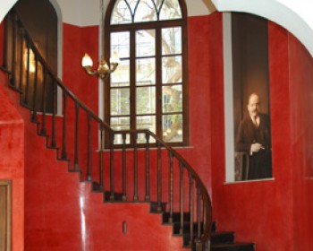 343156-bialik-house.jpg סוכות בבית ביאליק