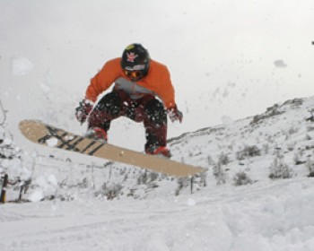 356386-snow-boarder.jpg ט"ו בשבט עם שלג בחרמון