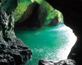 357029-hnikra-hgdola.jpg שבועות בראש הנקרה