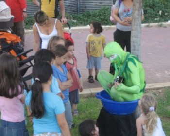 357383-summer-in-the-neighborhood.jpg קיץ בשכונה בגנים הציבוריים בשוהם