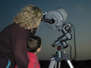 357386-kids-stars-telscope.jpg פסטיבל כוכבים בערבה