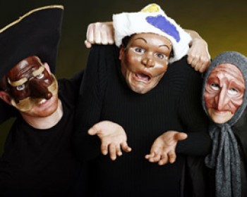 357744-masks.jpg קומדיה של מסכות