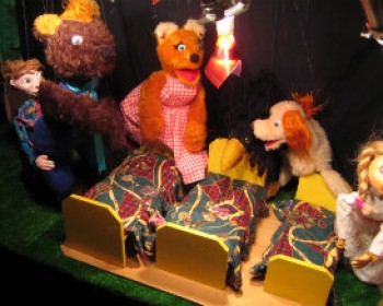 358774-ZEHAVA-AND-THE-3-BEARS.jpg זהבה ושלושת הדובים