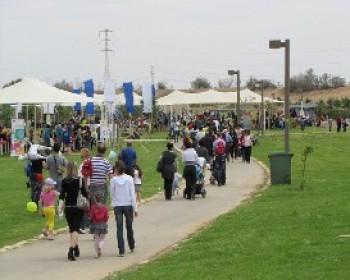 360012-Passover-in-Beer-Sheva-River-Park7.JPG פסטיבל פארק הילדים בפארק נחל באר שבע