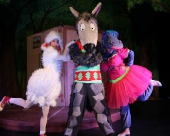 360715-Sheep-coming-to-dinner.JPG הכבשה שבאה לארוחת ערב