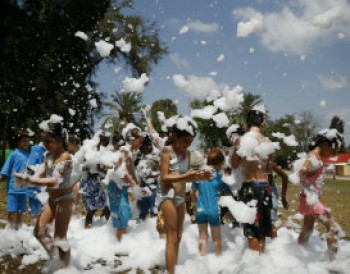 363230-KIDS-PLAYING.jpg קייטנת סוכות לילדים - קרקס פלורנטין