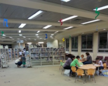 366141-BOOKS.jpg שעת סיפור לילדים במודיעין