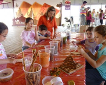 408-tavlinim.jpg חגיגת שבועות בחוות דרך התבלינים בבית לחם הגלילית