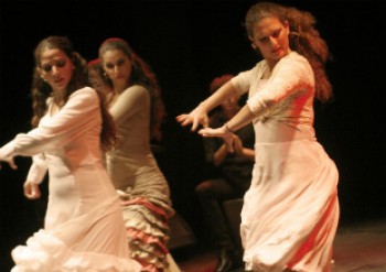 4303-DANCERS.jpg בחזרה לספרד - מופע פלמנקו לכל המשפחה