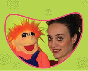 45119-noya.jpg שעת סיפור בספריית שזר בגבעתיים