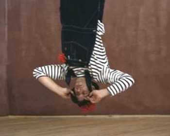 47588-aptchi2.jpg על חצי מאדאם ואפצ'י אחד