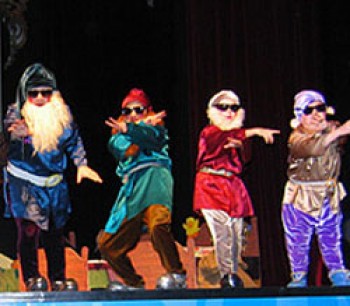 780-dwarf.jpg קרקס הגמדים של מוסקבה עם צחי נוי