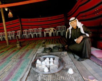 961-joe-alon.jpg הפנינג בדואי אותנטי במרכז ג'ו אלון