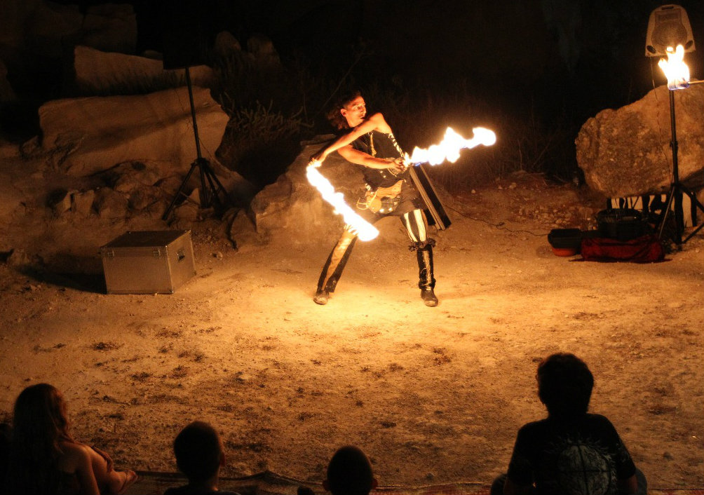 אש בבית גוברין. צילום: רפי דלויה