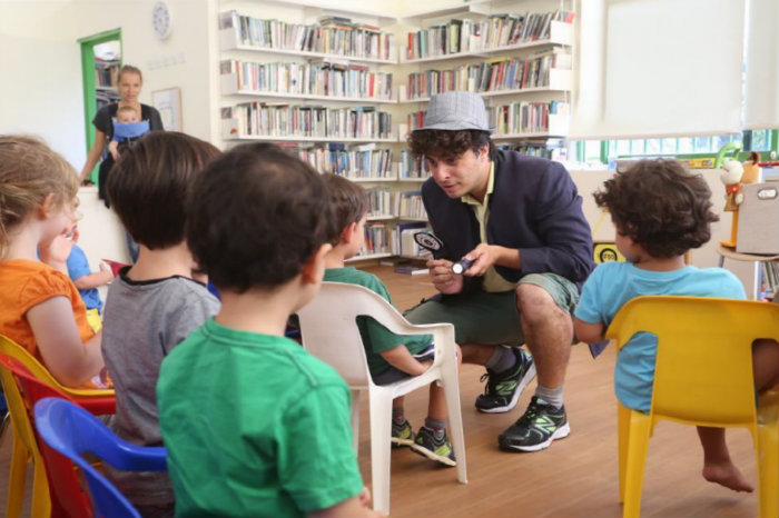 תיאטרון פפיון עם יונתן הבלש בגינת אוכל