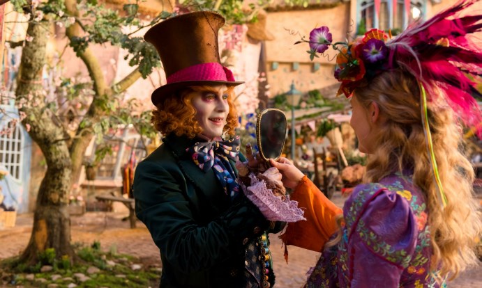 אליס מבעד למראה. תמונה באדיבות פורם פילם.