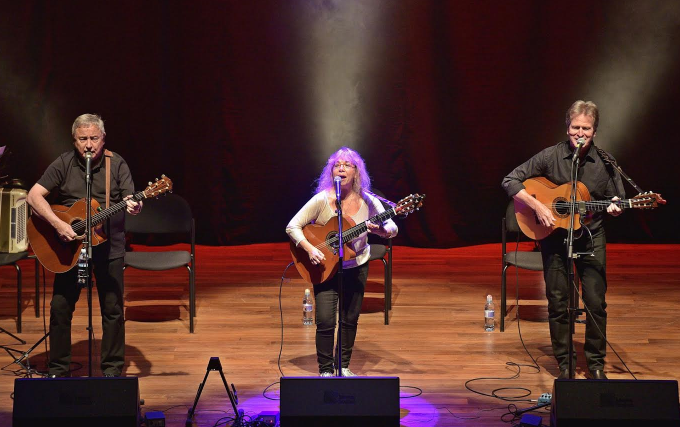 שלושתנו - צילום יואב איתיאל 