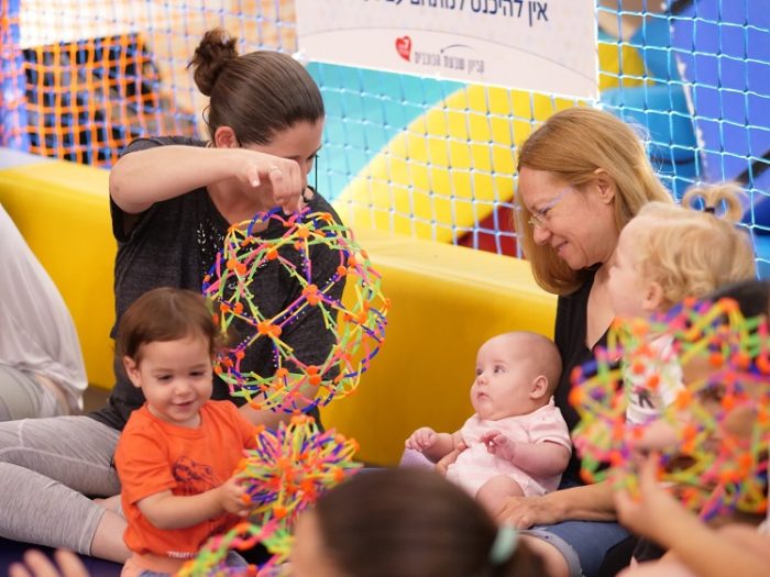 מתחם להורים וקטנטנים