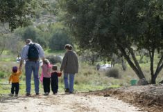 טקס נטיעות טו בשבט ביער חרובית עם ילדים ומשפחות