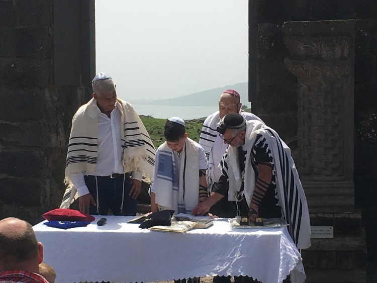 בר מצווה בבתי כנסת קדומים גן לאומי כורזים