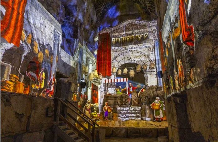 בשערי הזמן בכיכר הרומית של ירושלים