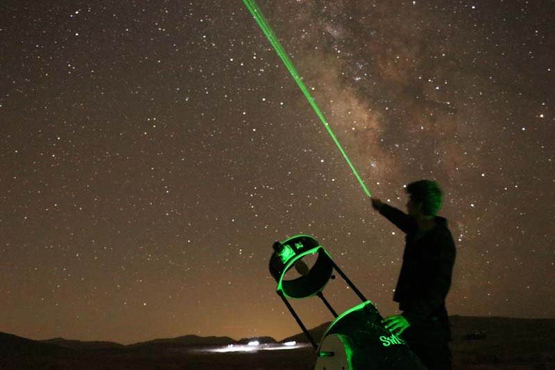 טלסקופ לצפייה בכוכבים במכתש רמון