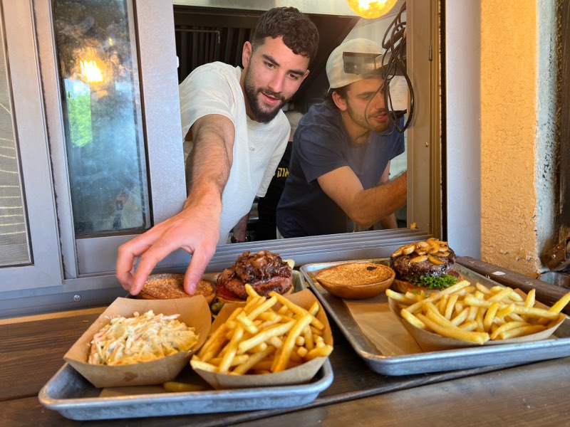 יאנק בורגר עין השופט