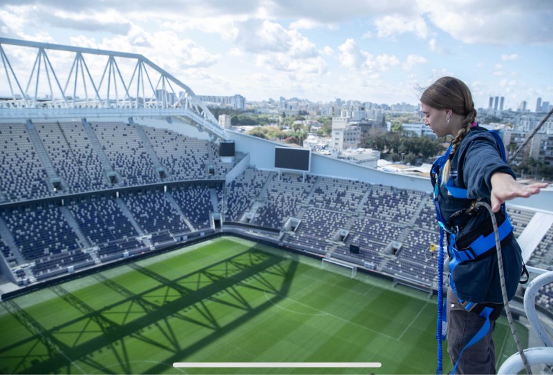 באנג׳י באיצטדיון כדורגל