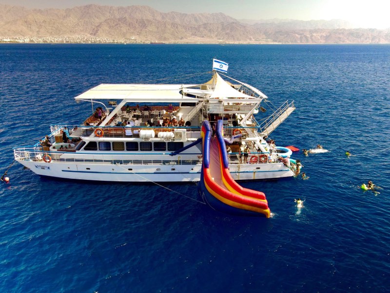 שייט כיף באילת, מגלשת מים באילת