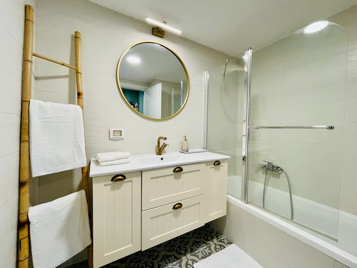 חדר אמבטיה, צלילי הים