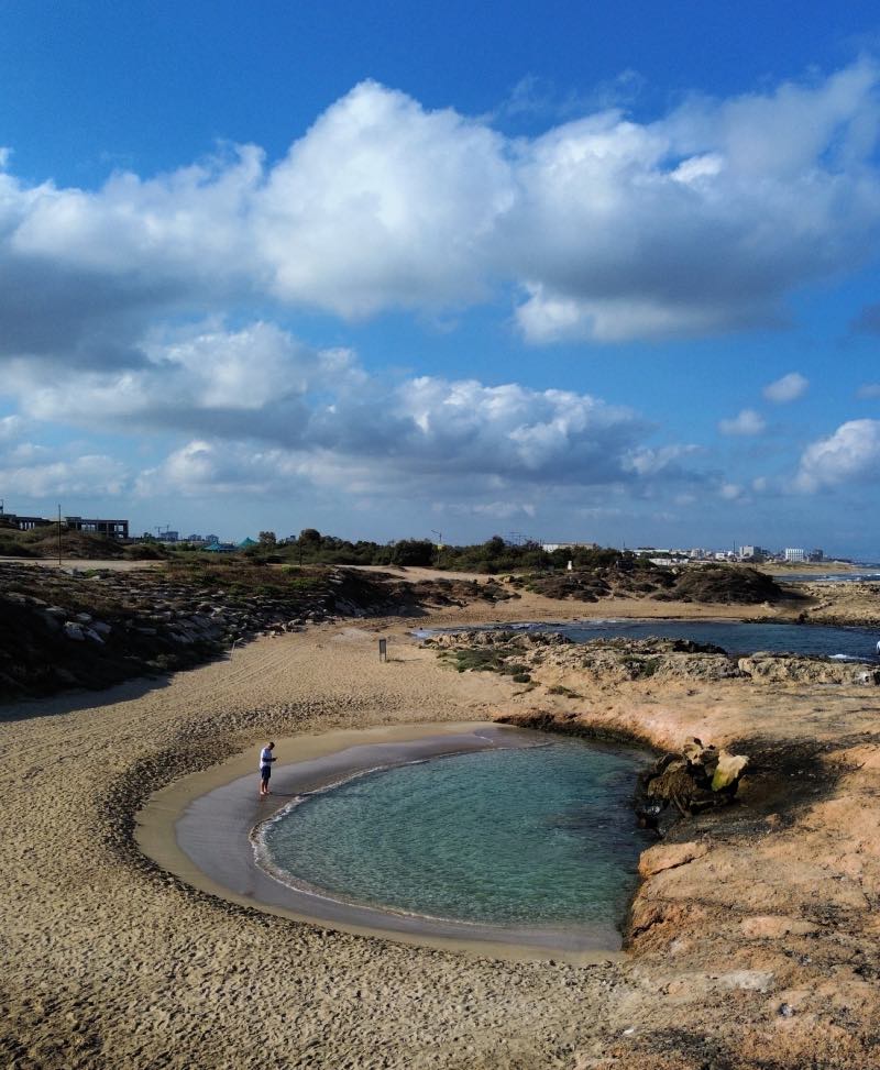 לגונת העין הכחולה חוף אכזיב