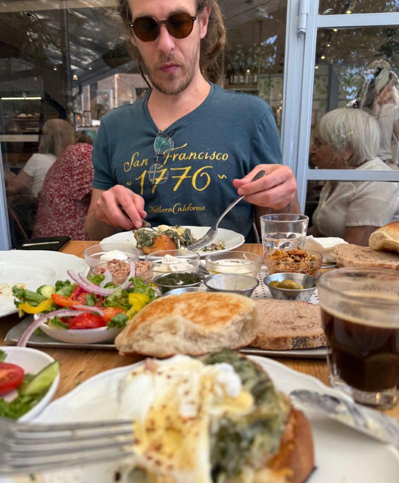 ארוחת בוקר מלון בראון