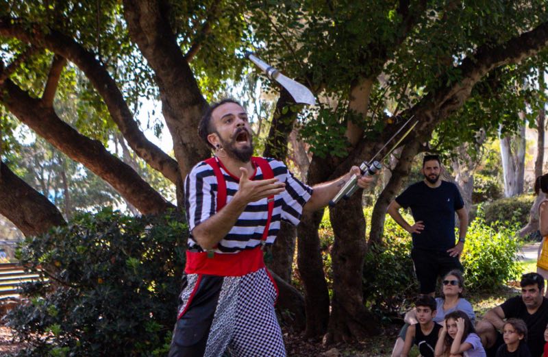 כמו קרקס של צוענים 