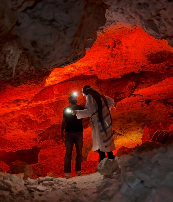 חוגגים חנוכה עם החשמונאים במערת צדקיהו