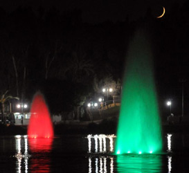 המזרקות בלילה בפארק רמת גן, מזרקות צבעוניות בפארק רמת גן