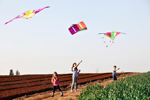 אירועי שבועות 2012 בחבל מודיעין - פסטיבל העפיפונים בתל חדיד