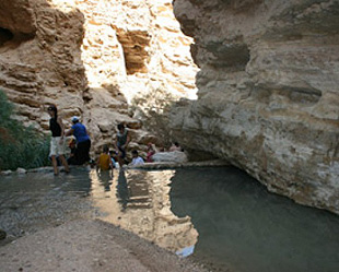 עין בוקק, טיולי מים בנגב, טיול מים בדרום, מסלולי מים בים המלח, טיולים לילדים בדרום, מסלולים לילדים ליד ים המלח