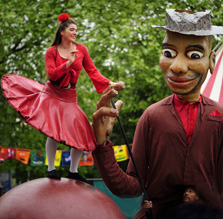 פסטיבל עכו 2012 - חבורה עם כדורים