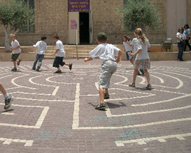 הלבירינת ברחובות. צילום: רחלי רוגל. אטרקציות לילדים ברחובות